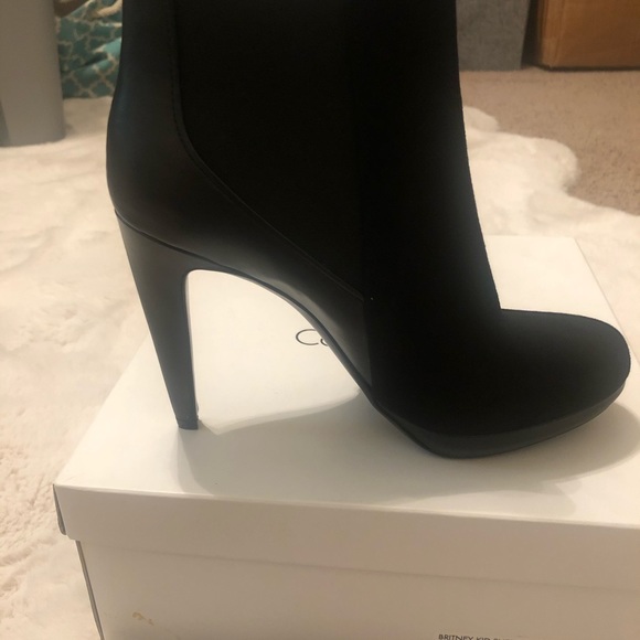 NWT CALVIN KLEIN SUEDE/CALF BOOTIE SZ 8 - Picture 4 of 7
